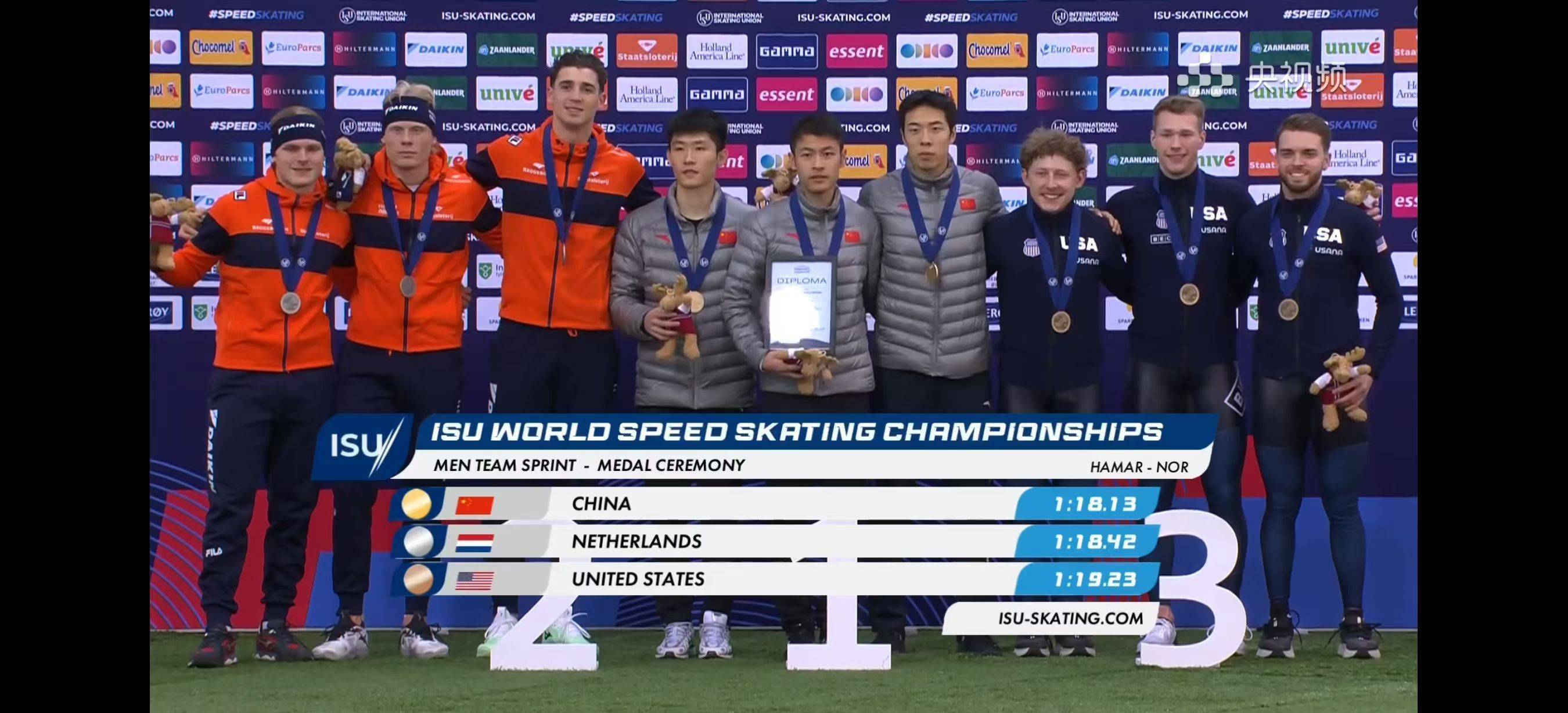 全球锦标赛激烈角逐，运动员勇奋争夺(全球锦标赛激烈角逐,运动员勇奋争夺冠军)