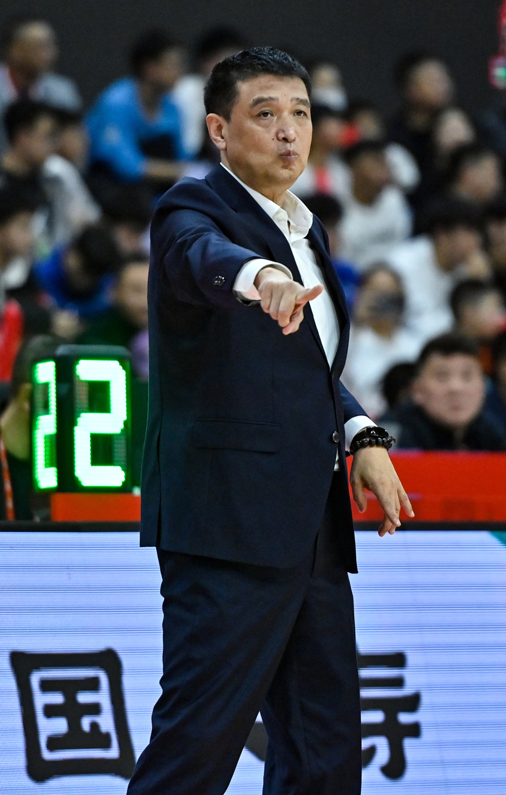 包含曝张庆鹏接替闵鹿蕾出任北控主帅休赛期将有球员变动的词条