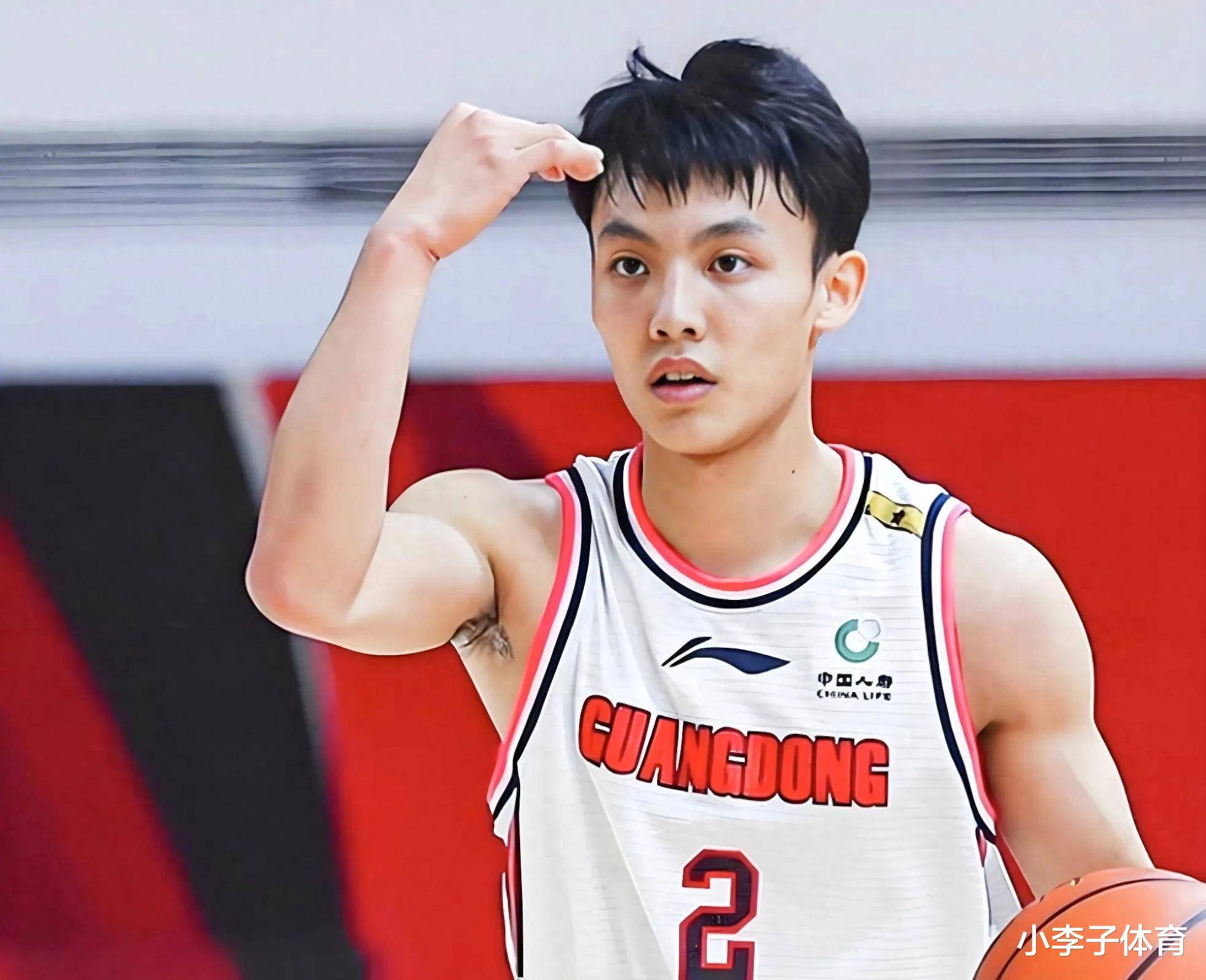678体育-强度拉满！广东男篮分享队员全场5v5训练片段
