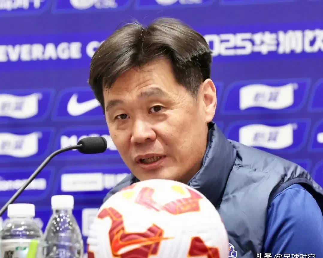 包含海牛后防送大礼，三镇2-0拼下保级战，李霄鹏苦笑一只脚踏入中甲的词条