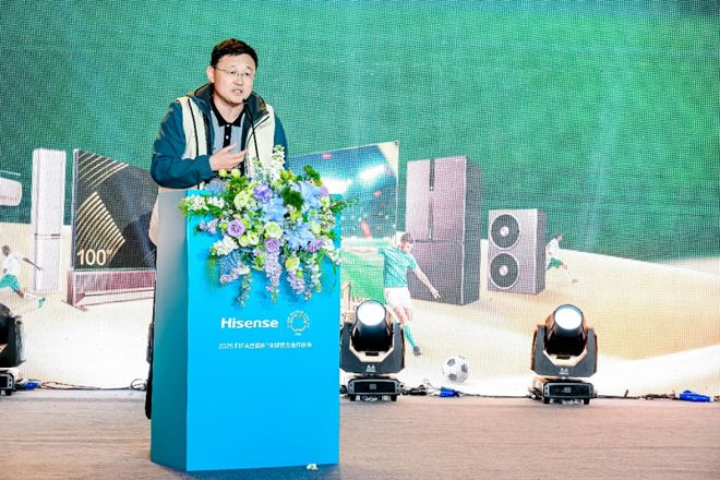 包含2025年世俱杯奖杯首次亮相重庆，球迷热情高涨的词条